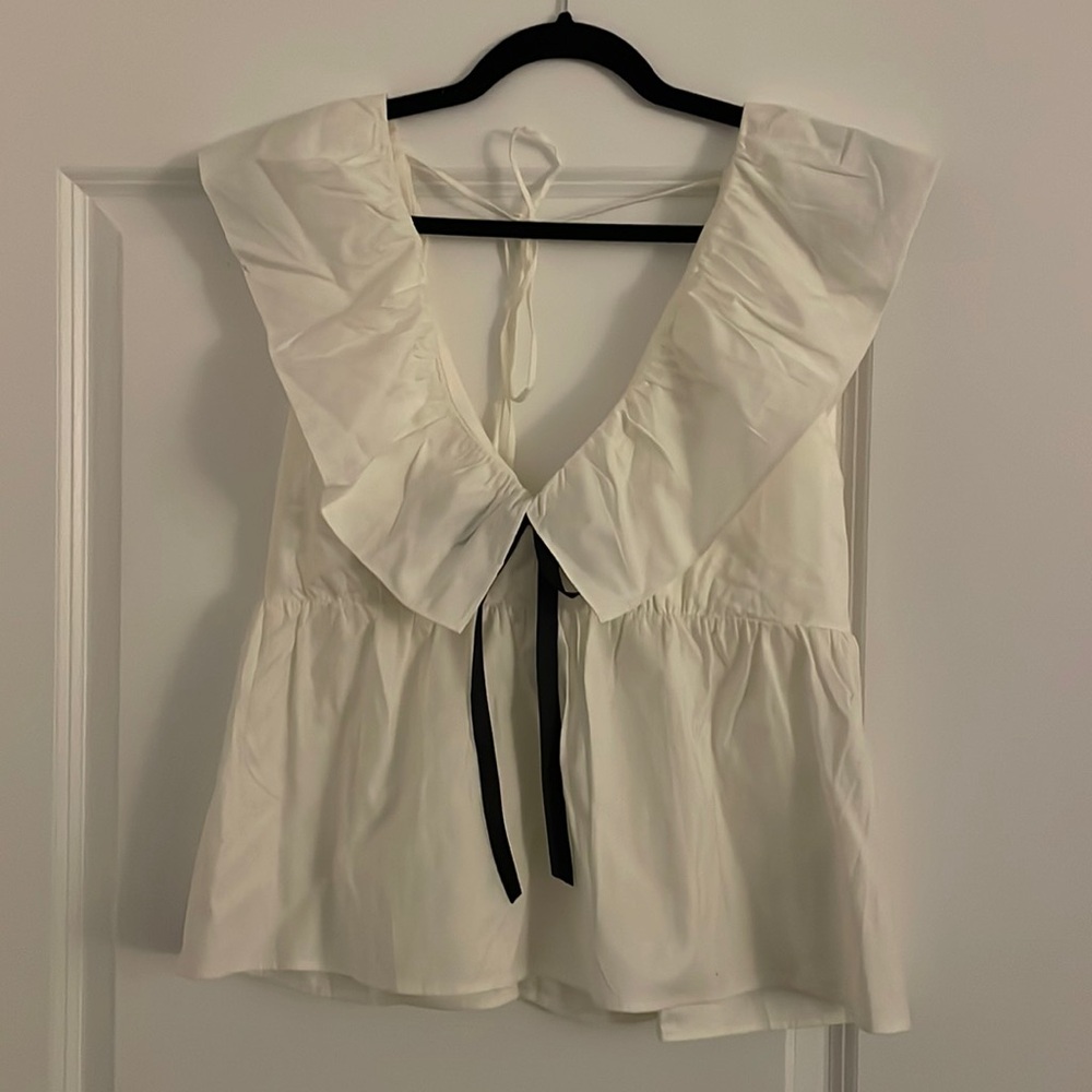 Reformation White ruffled top with black bow size Large